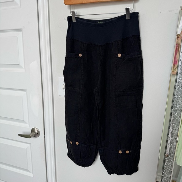Italian Linen Cropped Pants – Boho Minimalist Black with Button Details M/L - Picture 5 of 7